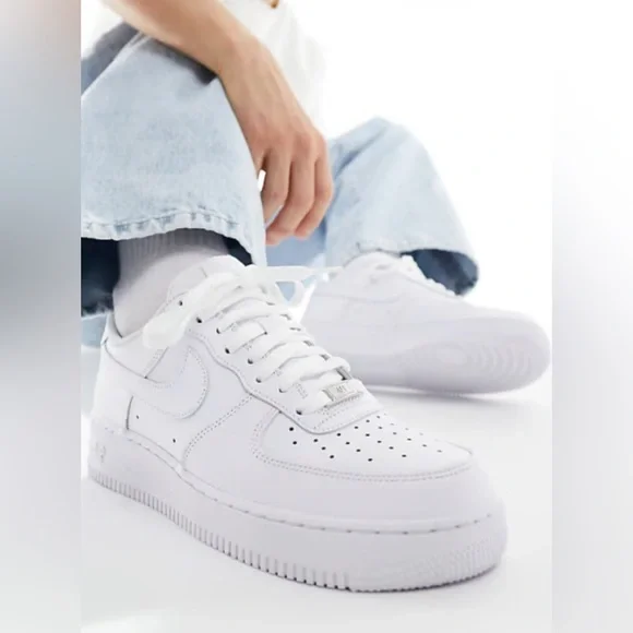 EUC [Nike] Air Force 1 White Athletic Tennis Shoes Sneakers Women’s 8 / Mens 6.5 - Picture 4 of 16